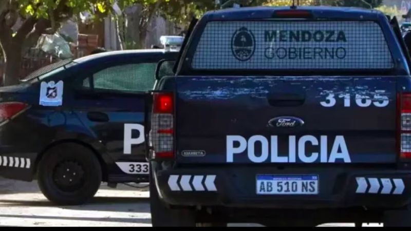 Policías detuvieron a un ladrón que escapaba con una moto recién robada